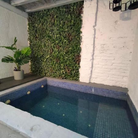 Pequeno Alojamiento Con Mini Piscina - No Climatizada فالنسيا المظهر الخارجي الصورة