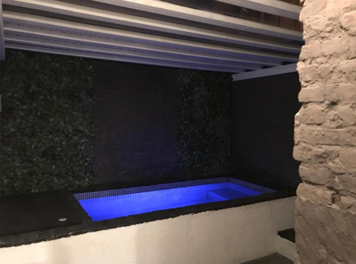 Pequeno Alojamiento Con Mini Piscina - No Climatizada فالنسيا المظهر الخارجي الصورة