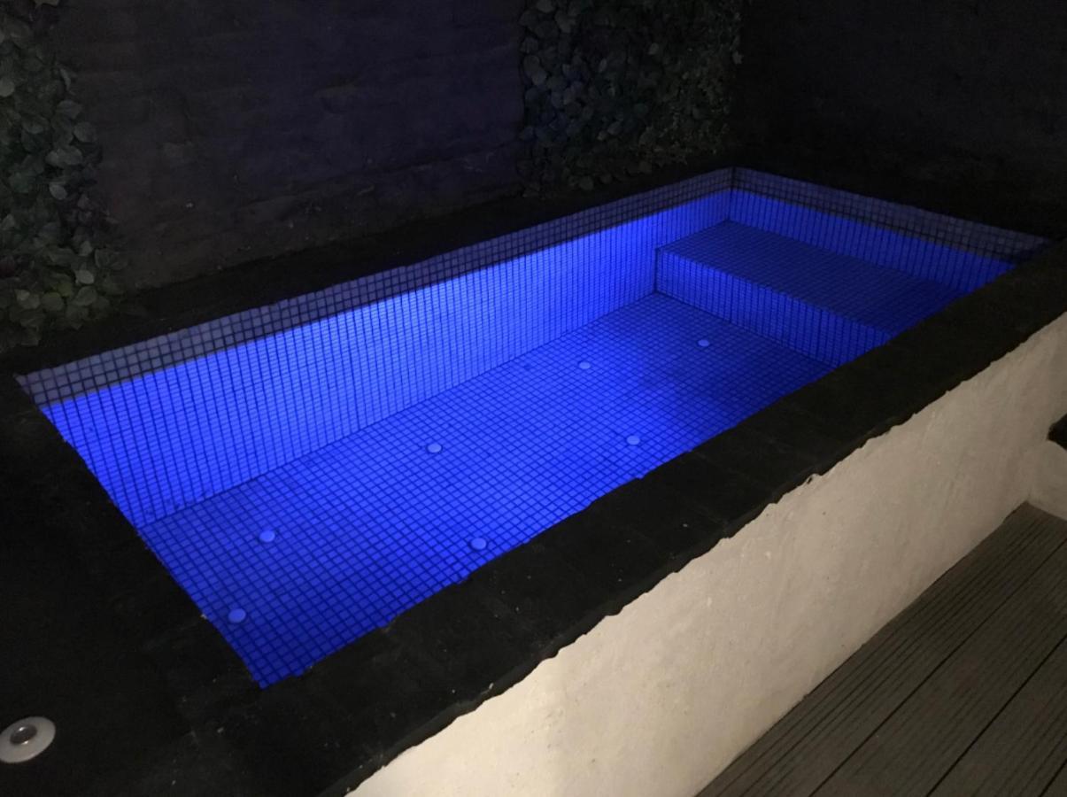 Pequeno Alojamiento Con Mini Piscina - No Climatizada فالنسيا المظهر الخارجي الصورة