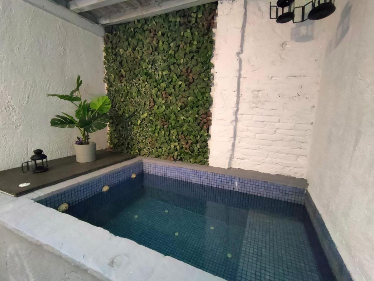 Pequeno Alojamiento Con Mini Piscina - No Climatizada فالنسيا المظهر الخارجي الصورة