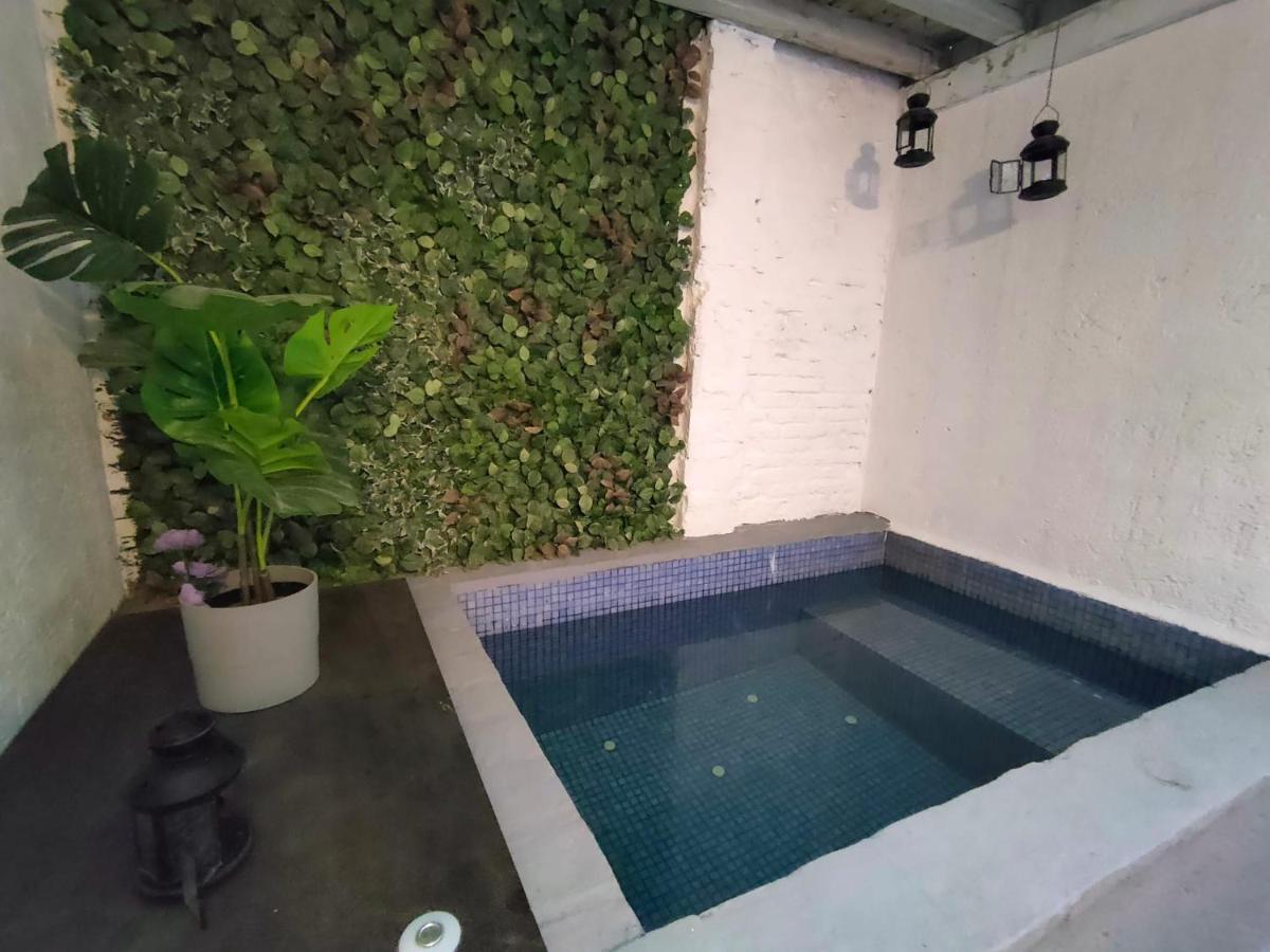 Pequeno Alojamiento Con Mini Piscina - No Climatizada فالنسيا المظهر الخارجي الصورة
